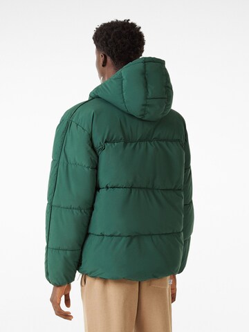 Bershka Zimska jakna | zelena barva