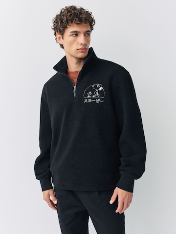 Next Sweater 'Snoopy' in Black: front