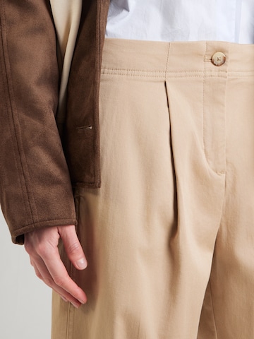 BOSSBaggy Hlače s naborima 'Taquina' - smeđa boja