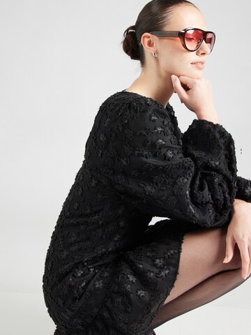 Rochie de la Harper & Yve pe negru