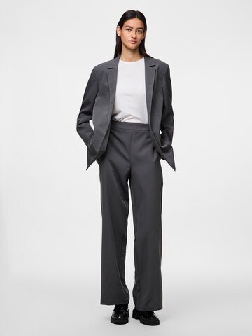 PIECES Wide leg Pants 'PCBOZZY' in Grey