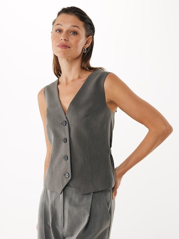MEXX Gilet in Grijs: voorkant