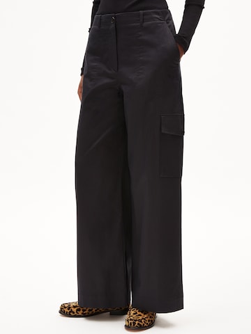 ARMEDANGELS Wide Leg Cargohose 'CATIAA' in Schwarz