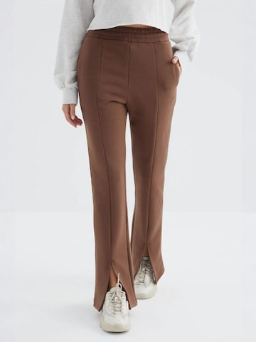 Pantaloni di Tommy Life in marrone: frontale