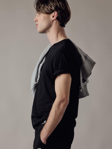 Maglietta 'Girocollo' di OWN Off With Nature in nero