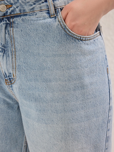 Džinsai iš Trendyol Curve, spalva – šviesiai mėlyna, Prekių apžvalga