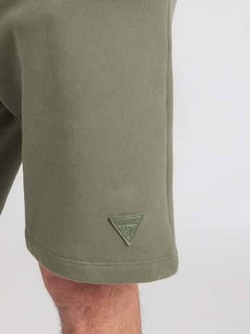 GUESS Regular Shorts in Grün