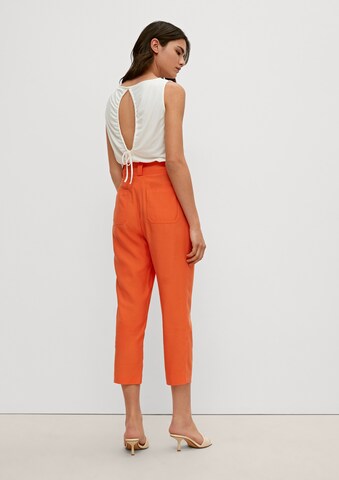 Regular Pantalon COMMA en orange : derrière