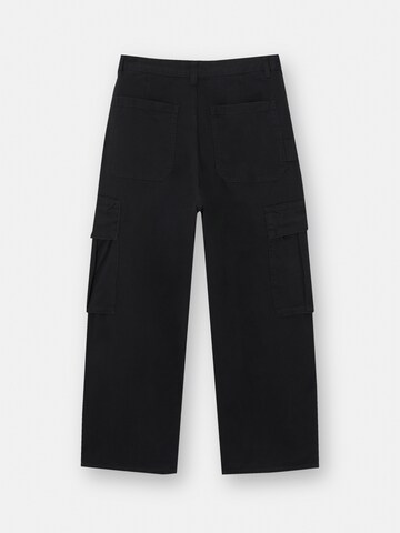 Pull&Bear Regular Cargobyxa i svart