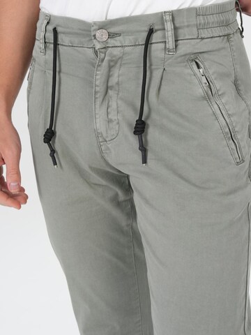 M.O.D MIRACLE OF DENIM - Tapered Vaquero en verde