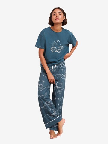 Pijama de la Friends Like These pe albastru: față