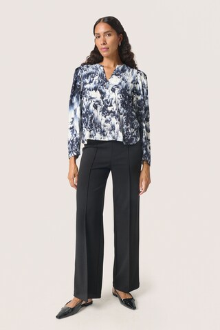 SOAKED IN LUXURY Blouse 'Jazzlyn' in Blauw