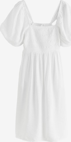 Next Mekko värissä valkoinen: etupuoli