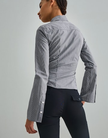 Bershka Bluse i grå