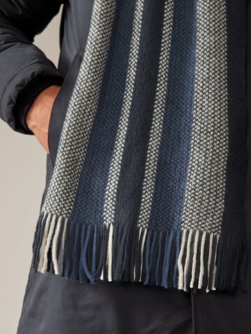 Next Schal in Blau