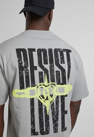 Karl Kani Bluser & t-shirts 'Woven Signature Resist Love' i grå