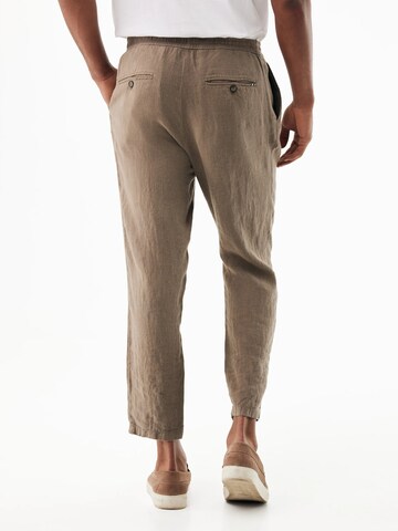 Tapered Pantaloni cutați de la MEXX pe maro
