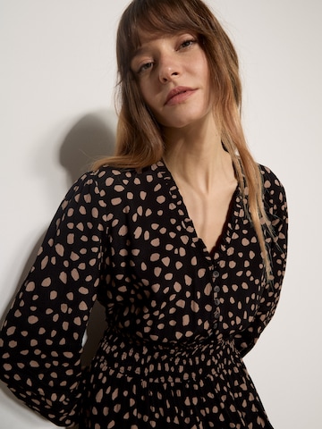 Robe ' ' Apricot en noir