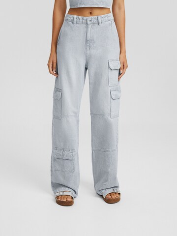 Bershka Loosefit Cargobroek in Blauw: voorkant