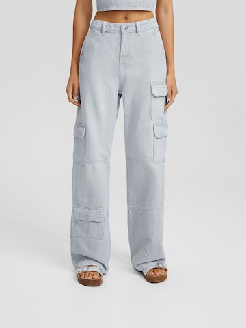 Bershka Loosefit Cargobroek in Blauw: voorkant