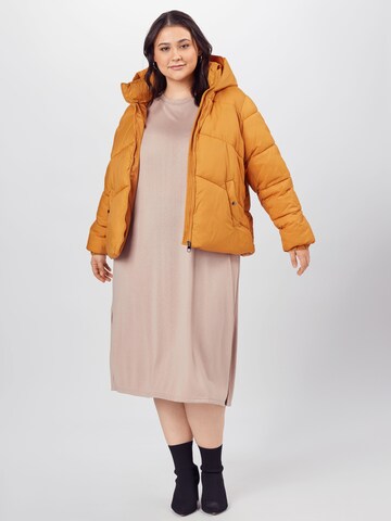 Vero Moda Curve Winter jacket 'Upsala' in Yellow