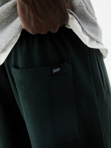Pull&Bear Zwężany krój Spodnie w kolorze zielony