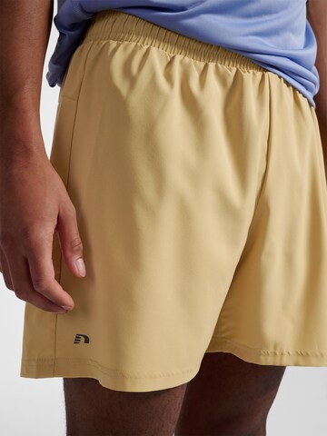 Regular Pantalon de sport Newline en marron