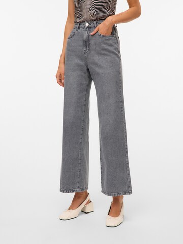 VERO MODA Wide leg Jeans 'VMKERRY' in Grey: front