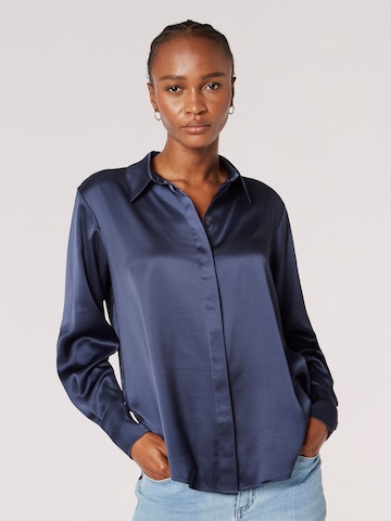 Chemisier Apricot en bleu : devant