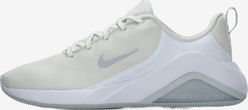 Scarpa sportiva 'Bella 7' di NIKE in bianco: frontale