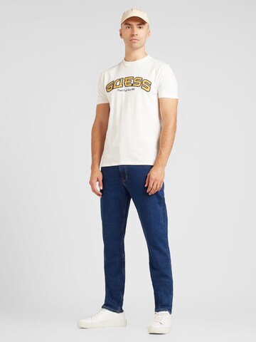 GUESS T-Shirt 'KOI FISH' in Weiß