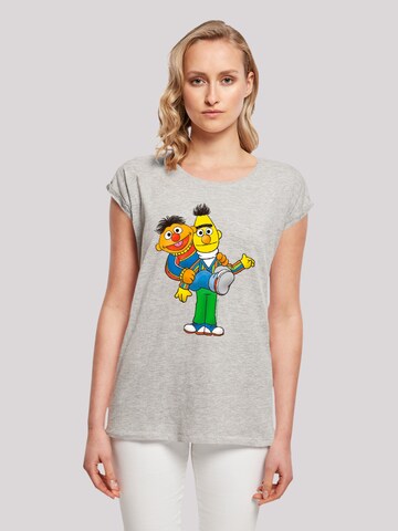 F4NT4STIC Shirt 'Sesame Street Ernie & Bert' in Grijs: voorkant