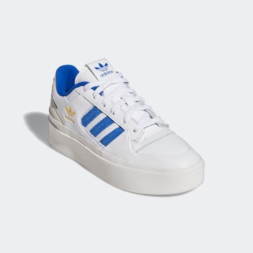 ADIDAS ORIGINALS Matalavartiset tennarit 'Forum Bonega' värissä valkoinen