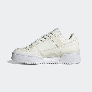 ADIDAS ORIGINALS - Sapatilhas baixas 'Forum Bold' em branco