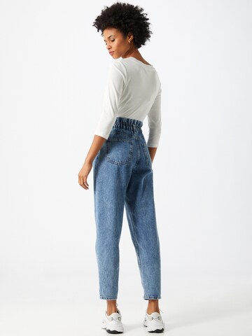 Gina Tricot Tapered Jeans i blå