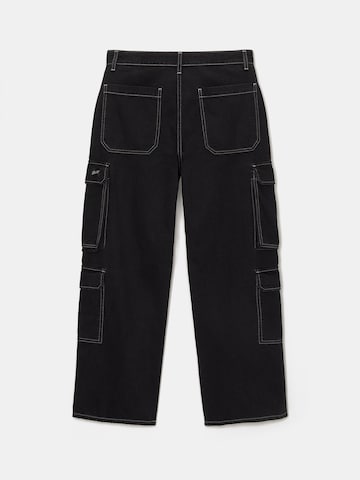 Pull&Bear Loose fit Cargo Jeans in Black