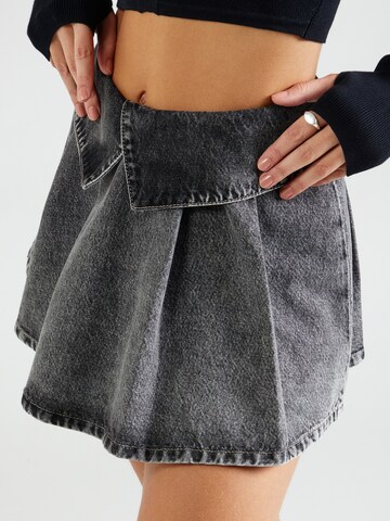 ABOUT YOU x Laura Giurcanu - Falda en gris