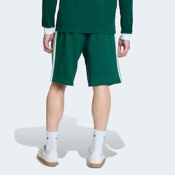 ADIDAS ORIGINALS Regular Shorts in Grün
