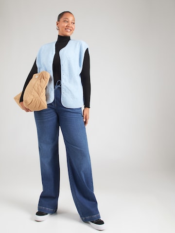 Vestă 'PCKATTY' de la PIECES Curve pe albastru