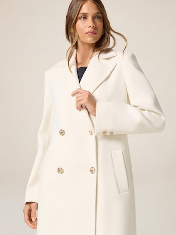 Cappotto invernale di oltre in bianco