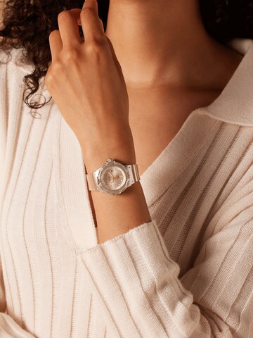 Montre à affichage analogique CASIO en argent