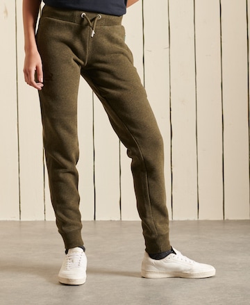 Superdry Tapered Broek in Groen: voorkant