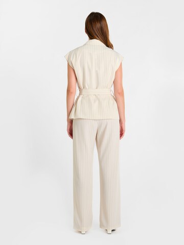 Gilet 'TAYRA' Le Temps Des Cerises en beige