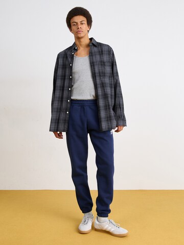 ADIDAS ORIGINALS Alt kitsenev Püksid 'Trefoil Essentials', värv sinine