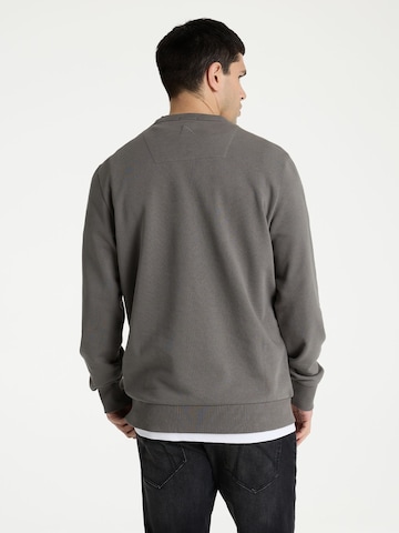 Sweat-shirt 'Toby' CHASIN' en gris