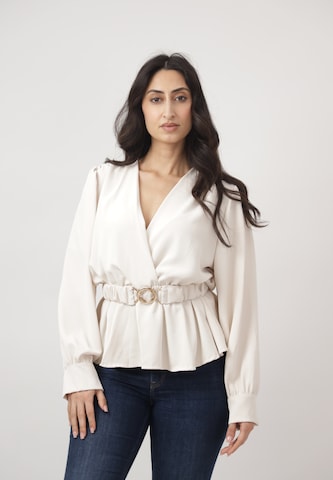 Camicia da donna di Elara in beige: frontale