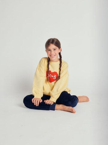 Maru + Bo Sweatshirt 'SPLIT SIDE EMBROIDERED HEART SWEATSHIRT'‌‌‌‌‌‌‌‌ in Gelb