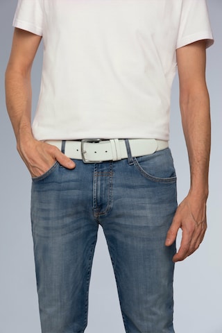 CAMP DAVID Belt in White: front