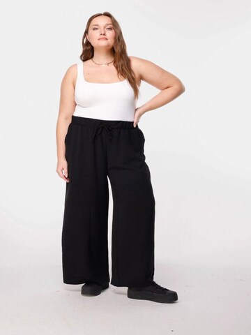 Shape Of You Wide leg Pants in Black