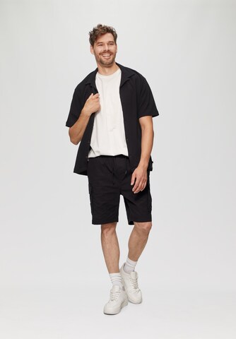 QS Regular Cargo trousers in Black